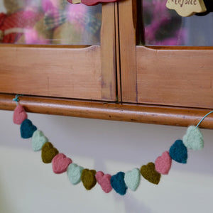 CREATIVE CONNECTIONS : Needle Felting Bunting: Simple Shapes & Basic Skills 01.05.25